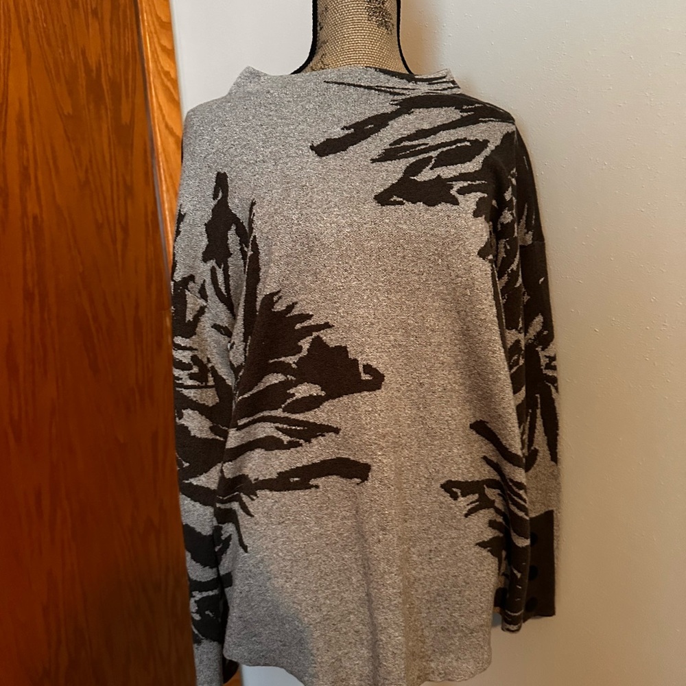 Nic and Zoe long sleeve sweater